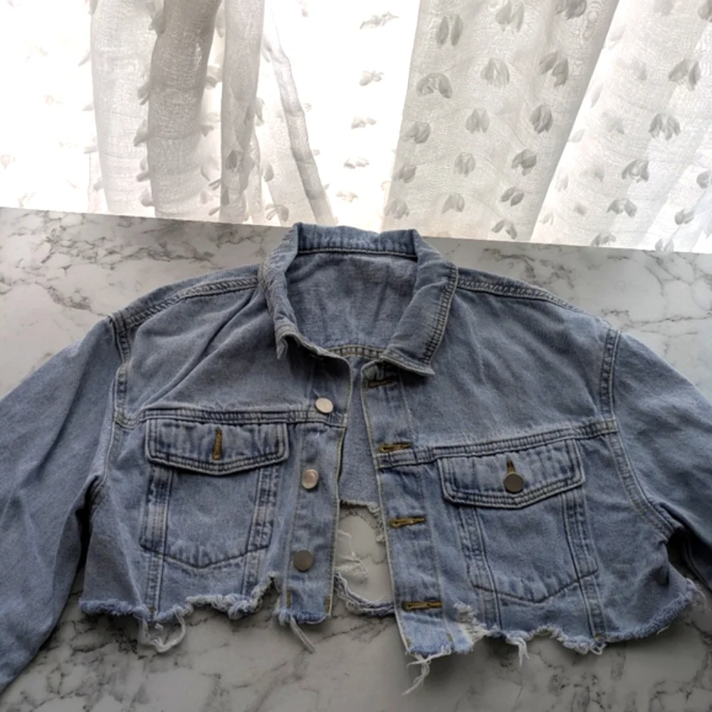 Maternity Light Blue Distressed Cropped‎ Denim Jacket - Picture 3 of 5